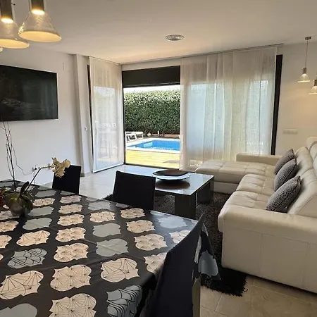 Nice House With Pool Дом отдыха *